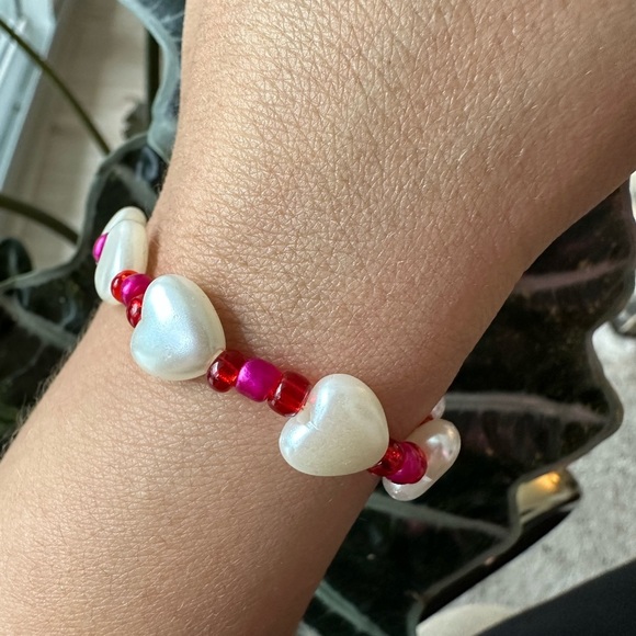 Heart bracelet, pearl beaded bracelet, pink red bracelet, stacking - Picture 2 of 2